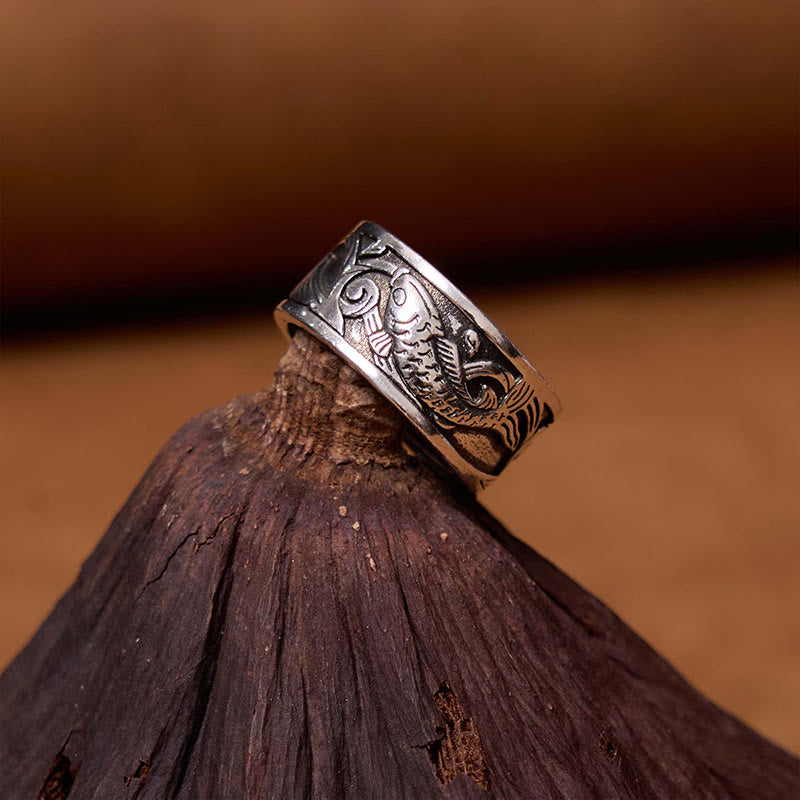 Anillo de la suerte y la riqueza con diseño tallado de Koi Fish del Sutra del Corazón de Buddha Stones