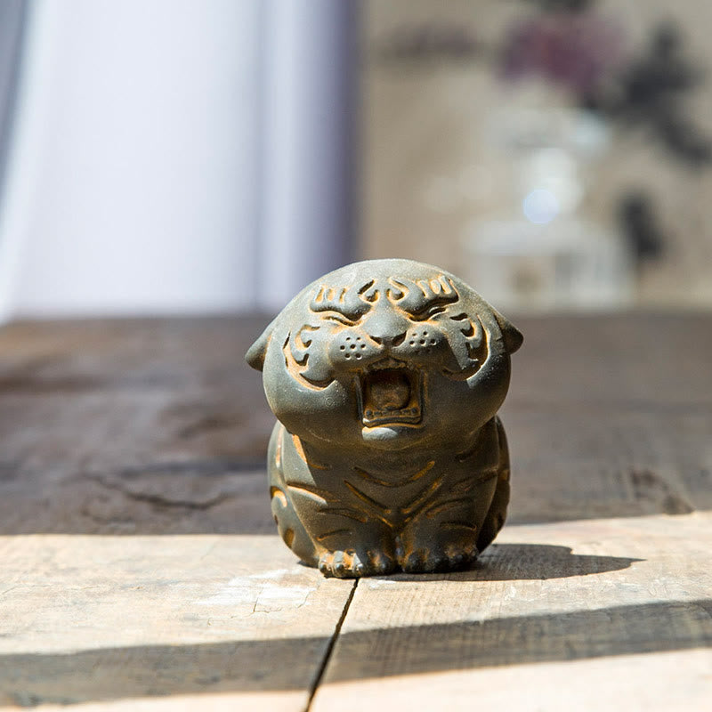 Estatua de resina fundida con óxido de hierro en polvo de tigre en miniatura con Buddha Stones para decoración del hogar