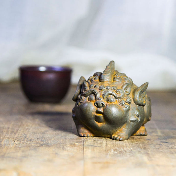 Estatua de resina fundida con óxido de hierro en polvo de PiXiu hecha a mano con Buddha Stones para decoración del hogar