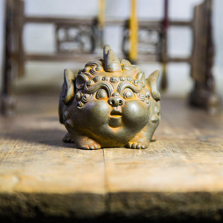 Estatua de resina fundida con óxido de hierro en polvo de PiXiu hecha a mano con Buddha Stones para decoración del hogar