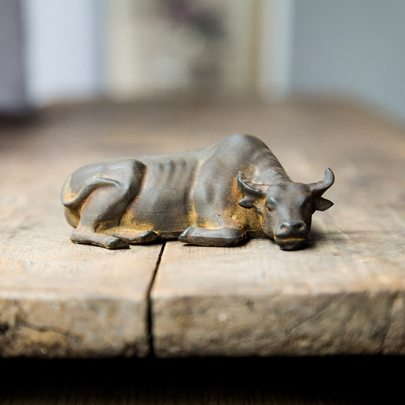 Estatua de resina fundida con óxido de hierro en polvo de toro de búfalo de agua pequeño hecha a mano con Buddha Stones para decoración del hogar