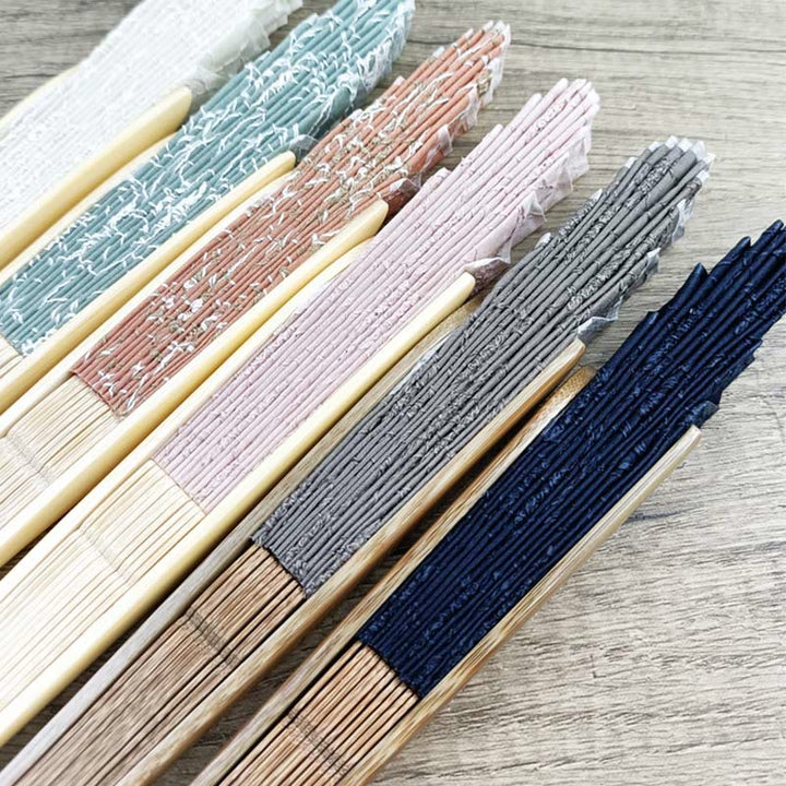 Abanico plegable de bambú de mano con borlas y forma de concha con bordado de flores grandes y retro con Buddha Stones