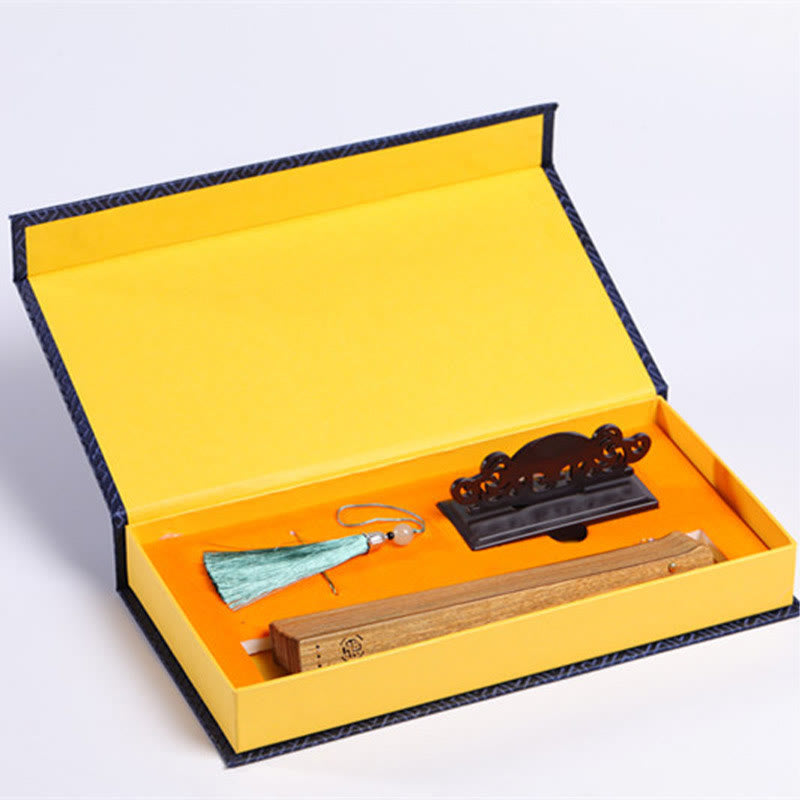 Abanico plegable de mano de madera de sándalo verde con diseño grabado de Buddha Stones auspiciosas, grulla, pavo real, Chang'e y luna