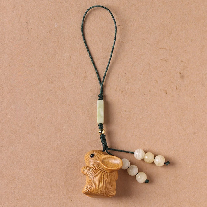 Llavero con colgante para teléfono, diseño de conejo de la suerte, con forma de sándalo rojo, con forma de hoja pequeña y piedras de Buddha Stones.