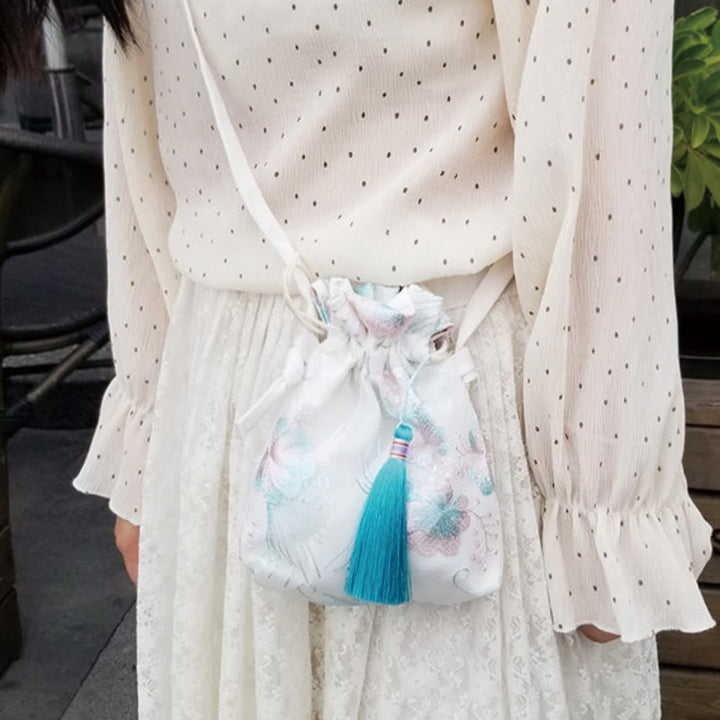 Bolso bandolera de lona con Buddha Stones , flores bordadas y flores de cerezo enredaderas.