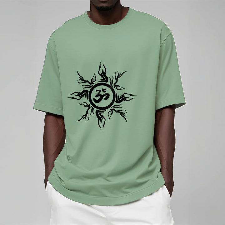 Camiseta de algodón con diseño de rayos de sol y Buddha Stones alrededor del símbolo Om - image 16
