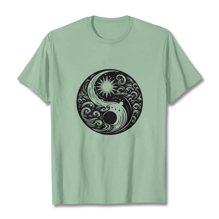 Camiseta de algodón con estampado de Buddha Stones, sol, luna, olas, Yin Yang - Verde pálido - 2XL - image 15