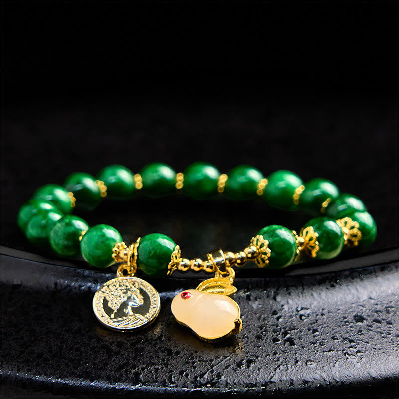 Pulsera con encanto de conejo y calcita verde de Buddha Stones