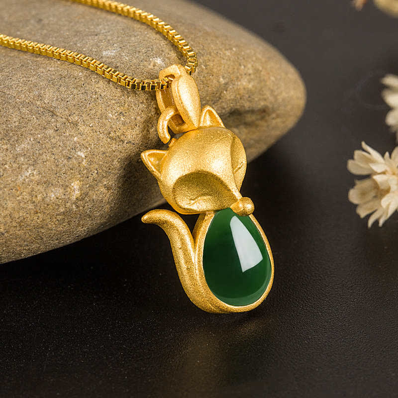 Colgante de collar con diseño de zorro de calcedonia verde con Buddha Stones