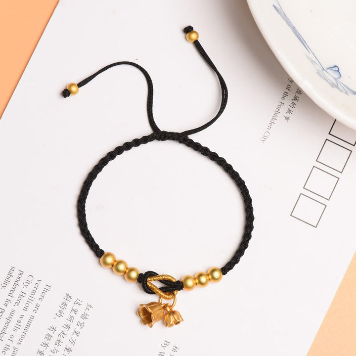 Pulsera trenzada de protección de la suerte con diseño de amuleto de flor de lirio de los valles hecha a mano con Buddha Stones