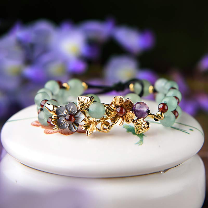 Pulsera de la suerte con pétalos de flores y cuentas de granate y aventurina verde con Buddha Stones