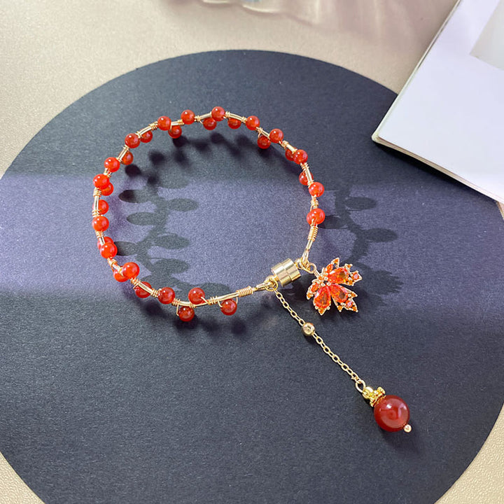 Pulsera con amuleto de la suerte de hoja de arce roja con Buddha Stones