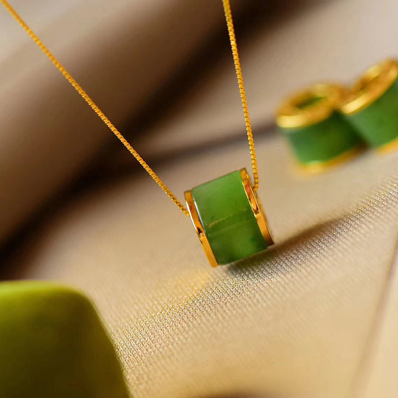 Colgante de collar de suerte de jade cian redondo con Buddha Stones