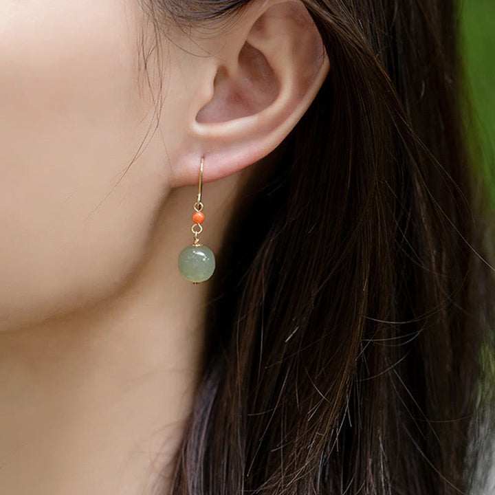 Pendientes Buddha Stones chapados en oro de 14 quilates, jade hetiano y ágata roja