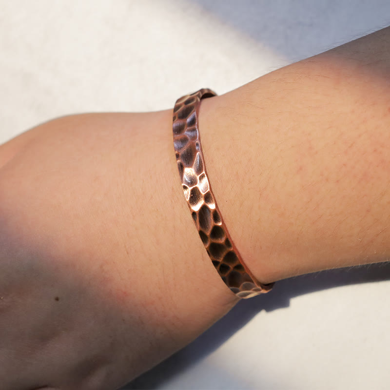 Brazalete magnético ajustable con equilibrio de cobre rústico