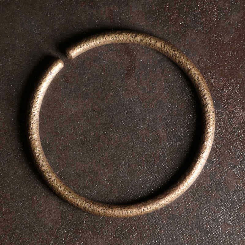 Brazalete ajustable con equilibrio de cobre y diseño rústico de Buddha Stones