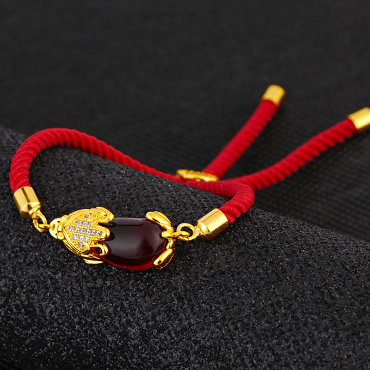 Pulsera de hilo rojo Pixiu de ágata roja atractor de riqueza de Buddha Stones