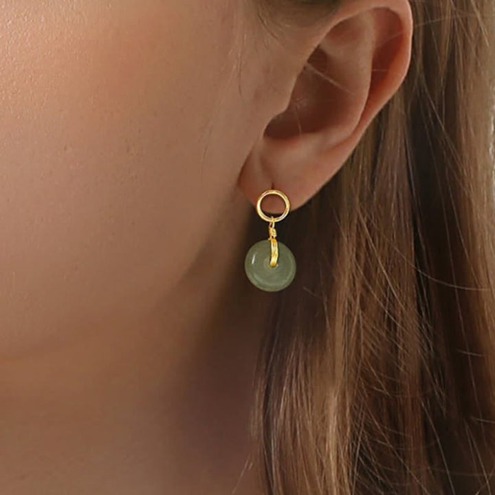 Pendientes colgantes de suerte con hebilla de paz de jade redondo