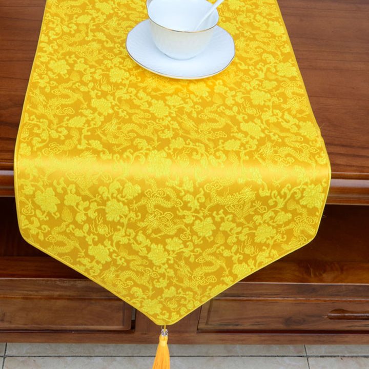 Camino de mesa Jacquard con borlas y símbolos propicios tibetanos con diseño de dragón Vajra y flores de altar de oración