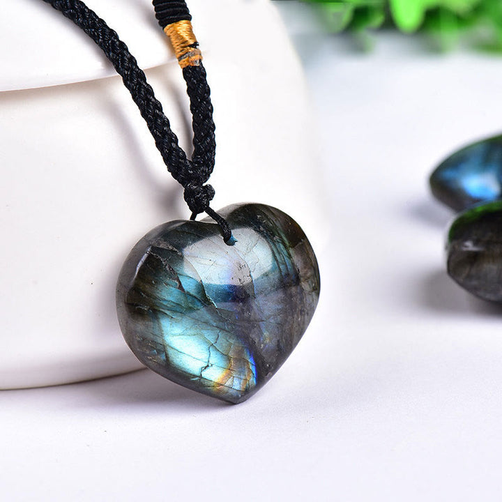 Colgante de collar con soporte de corazón de amor de labradorita de Buddha Stones