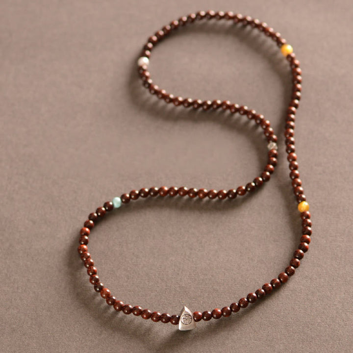 Pulsera de triple envoltura con protección de carácter Fu de sándalo rojo de hoja pequeña india de plata de ley 925 con Buddha Stones