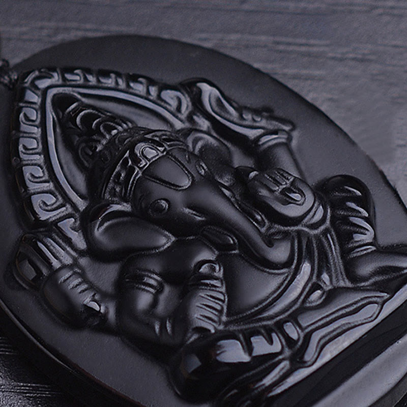 Collar con amuleto de riqueza de elefante Ganesh Ganpati de obsidiana tibetana con Buddha Stones