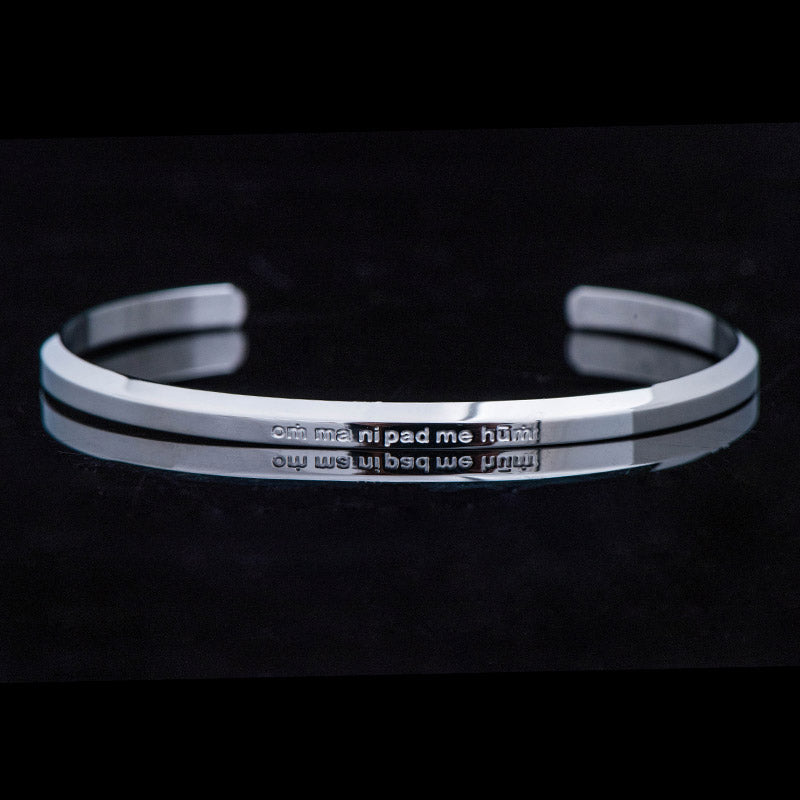 Pulsera de protección de bendición de acero titanio con grabado de seis palabras verdaderas de Buddha Stones