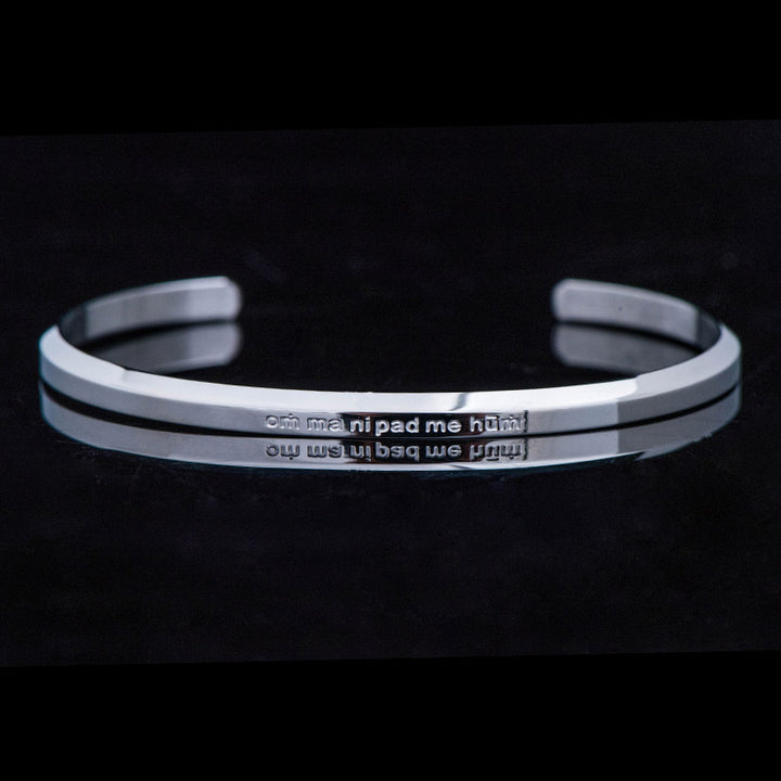 Pulsera de protección de bendición de acero titanio con grabado de seis palabras verdaderas de Buddha Stones