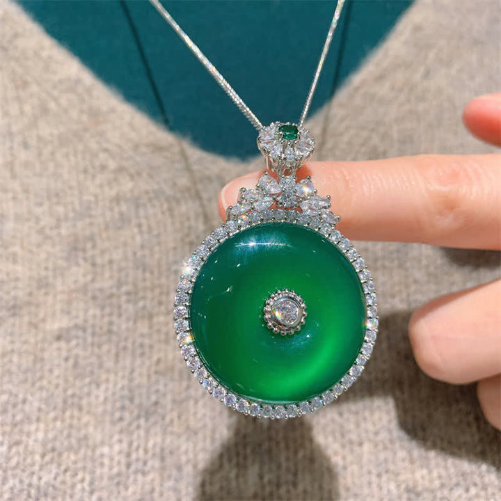 Colgante de collar de fuerza con hebilla de paz redonda de calcedonia verde