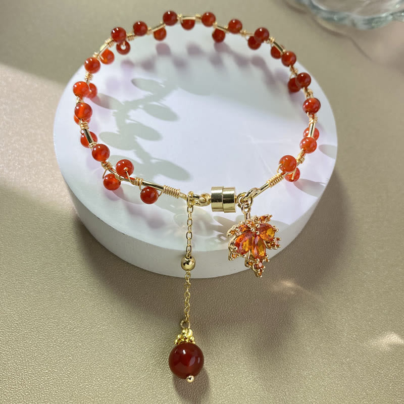 Pulsera con amuleto de la suerte de hoja de arce roja con Buddha Stones