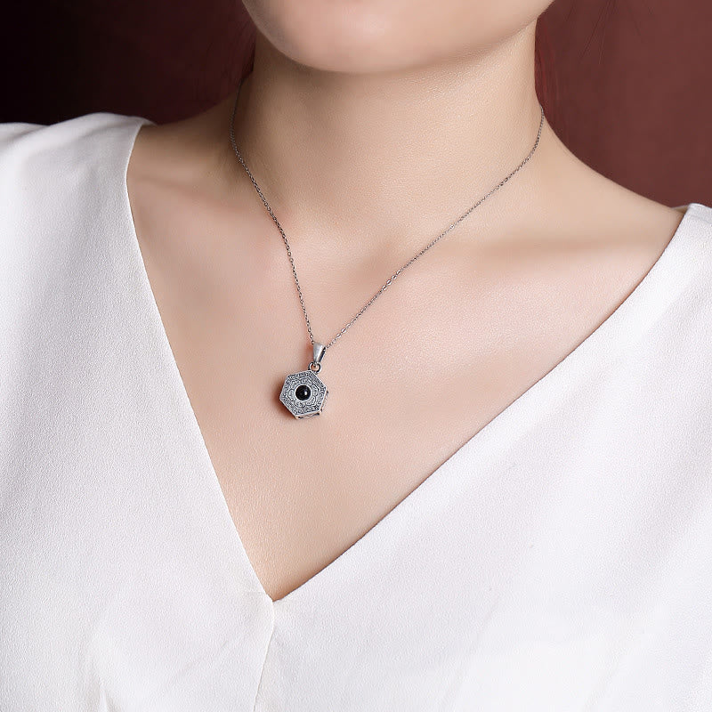 Collar con colgante de plata de ley 990 con Buddha Stones tibetanas Om Mani Padme Hum Lotus Love Projection