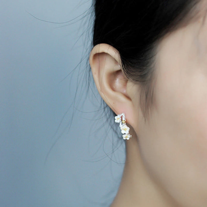 Pendientes de bendición floral de flor de ciruelo de plata de ley 925 con Buddha Stones