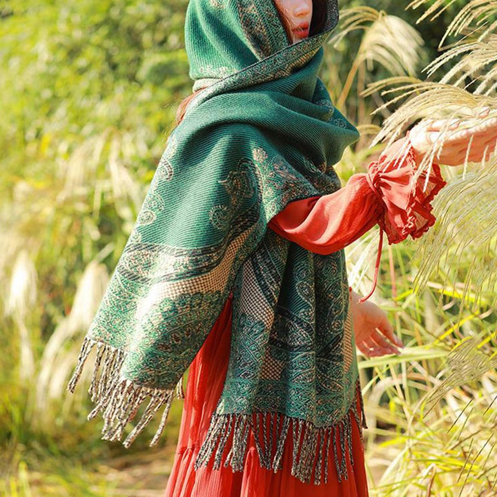Bufanda de viaje acogedora con diseño de hojas de vid tibetanas de Buddha Stones - image 39