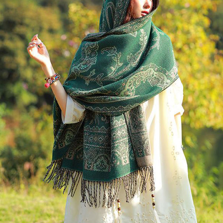 Bufanda de viaje acogedora con diseño de patrón de hojas tibetanas vintage de Buddha Stones - image 29