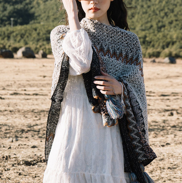 Mantón tibetano de piedras de Buddha Stones, bufanda de viaje acogedora para invierno con borlas de punto a rayas grises y marrones - image 1