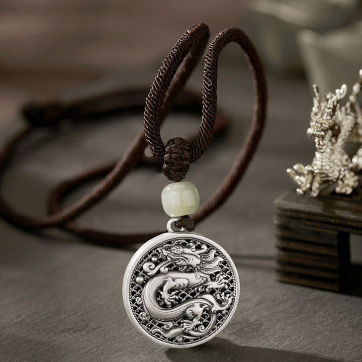 Collar con colgante de plata de ley 999 con Buddha Stones, diseño del Año del Dragón Fu, con carácter de jade hetiano - Personaje del dragón Fu - image 0