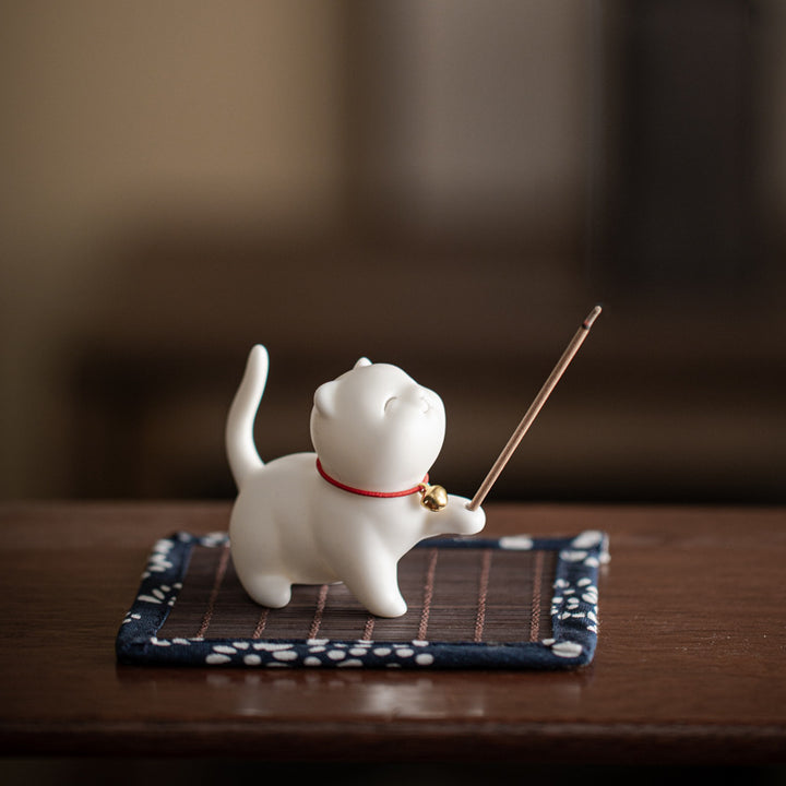 Mini gato de la suerte, Buddha Stones, gatito, té, mascota, cerámica, decoración de escritorio para el hogar con estera de Bambú - Gatito blanco 6,2 cm x 3,2 cm x 5,6 cm - image 1