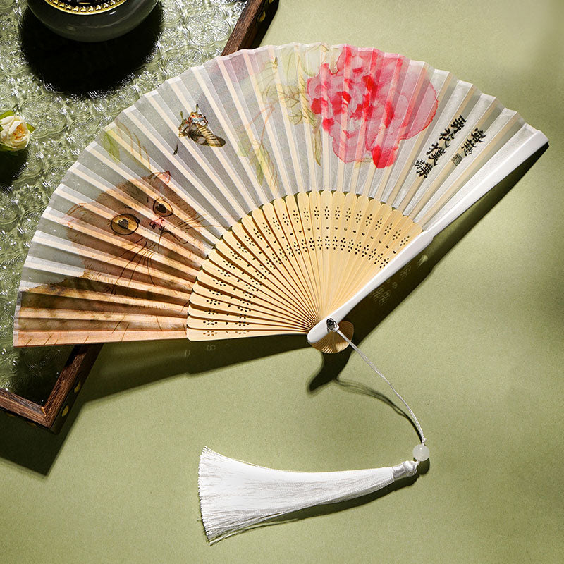 Abanico plegable de bambú de seda de mano con diseño de flores de mariposa y gato bonito de Buddha Stones 21cm