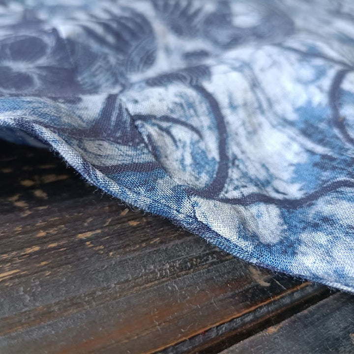 Camisa de lino con ramio y manga larga con diseño retro de flores blancas y azules y botones de rana de Buddha Stones - image 11