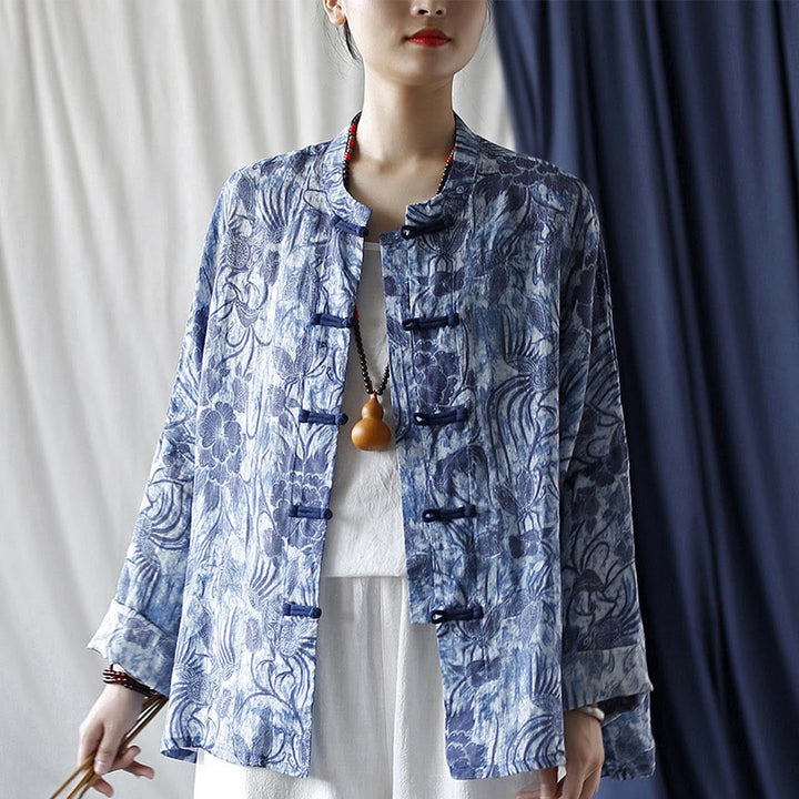 Camisa de lino con ramio y manga larga con diseño retro de flores blancas y azules y botones de rana de Buddha Stones - image 20
