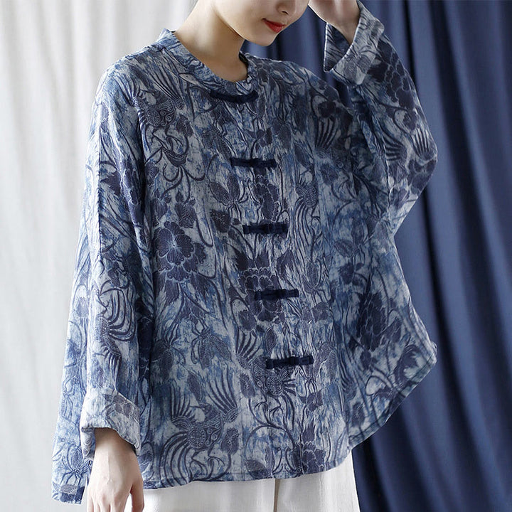 Camisa de lino con ramio y manga larga con diseño retro de flores blancas y azules y botones de rana de Buddha Stones - image 23