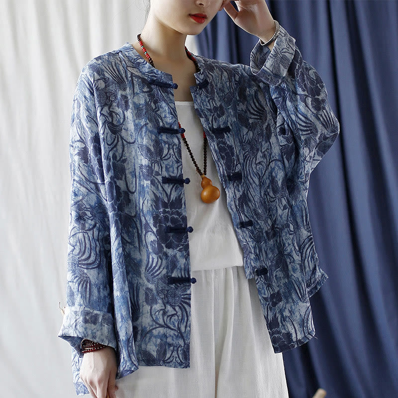 Camisa de lino con ramio y manga larga con diseño retro de flores blancas y azules y botones de rana de Buddha Stones - image 21