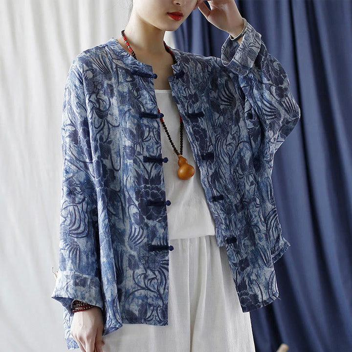 Camisa de lino con ramio y manga larga con diseño retro de flores blancas y azules y botones de rana de Buddha Stones - image 21