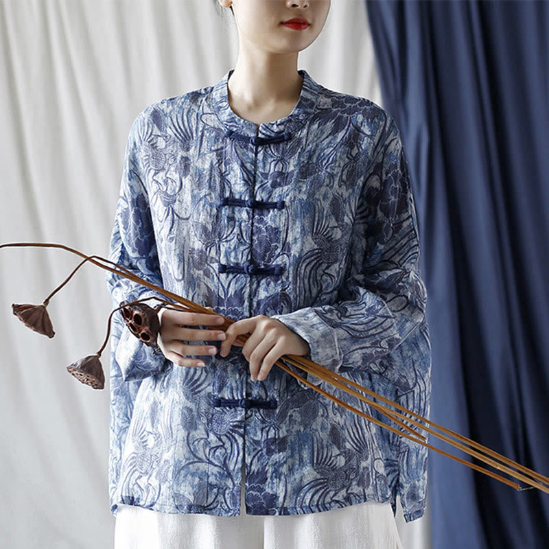 Camisa de lino con ramio y manga larga con diseño retro de flores blancas y azules y botones de rana de Buddha Stones - image 25