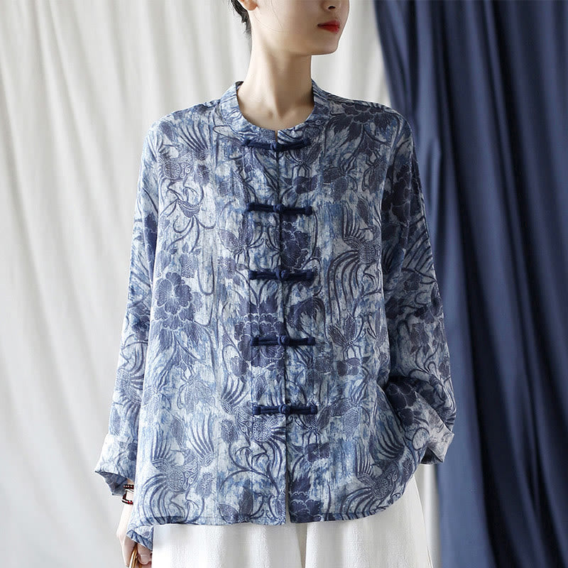 Camisa de lino con ramio y manga larga con diseño retro de flores blancas y azules y botones de rana de Buddha Stones - image 28