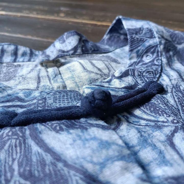 Camisa de lino con ramio y manga larga con diseño retro de flores blancas y azules y botones de rana de Buddha Stones - image 8