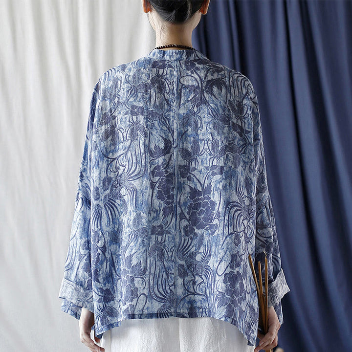 Camisa de lino con ramio y manga larga con diseño retro de flores blancas y azules y botones de rana de Buddha Stones - image 3