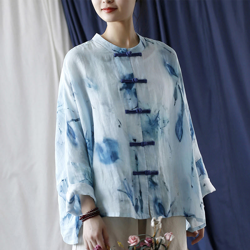 Camisa de lino con ramio y manga larga con diseño de flores azules teñidas con efecto tie-dye y Buddha Stones