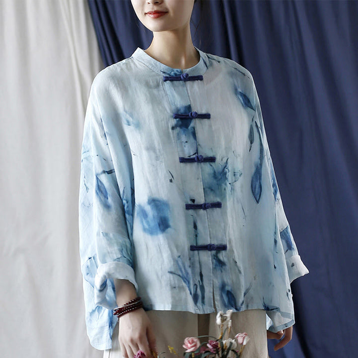 Camisa de lino con ramio y manga larga con diseño de flores azules teñidas con efecto tie-dye y Buddha Stones