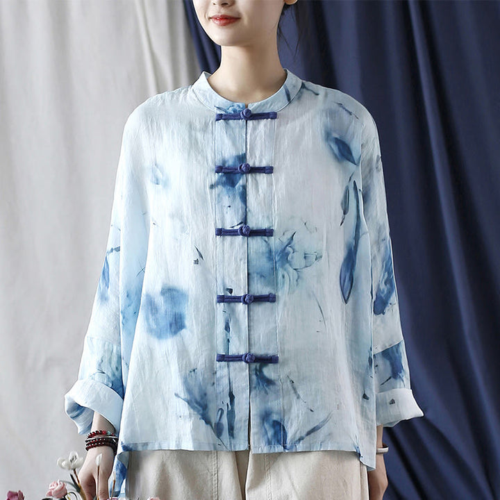 Camisa de lino con ramio y manga larga con diseño de flores azules teñidas con efecto tie-dye y Buddha Stones